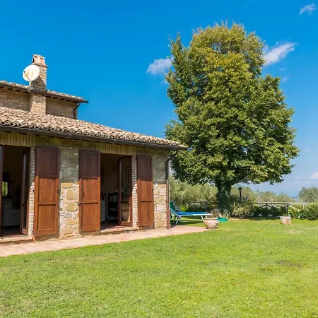 6 Bedrooms Umbrian Farmhouse *