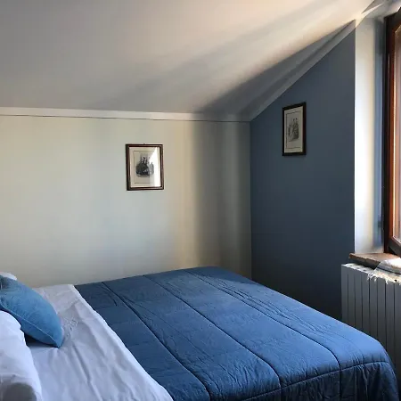 6 Bedrooms Umbrian Farmhouse וילה