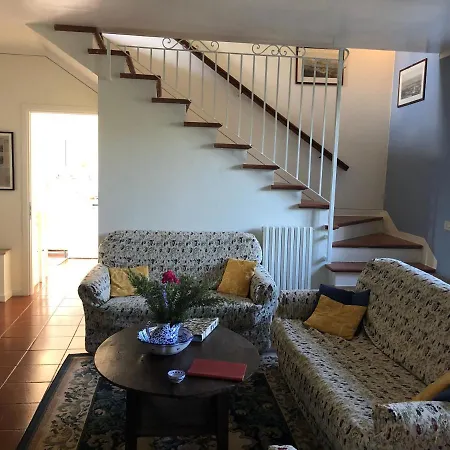 6 Bedrooms Umbrian Farmhouse